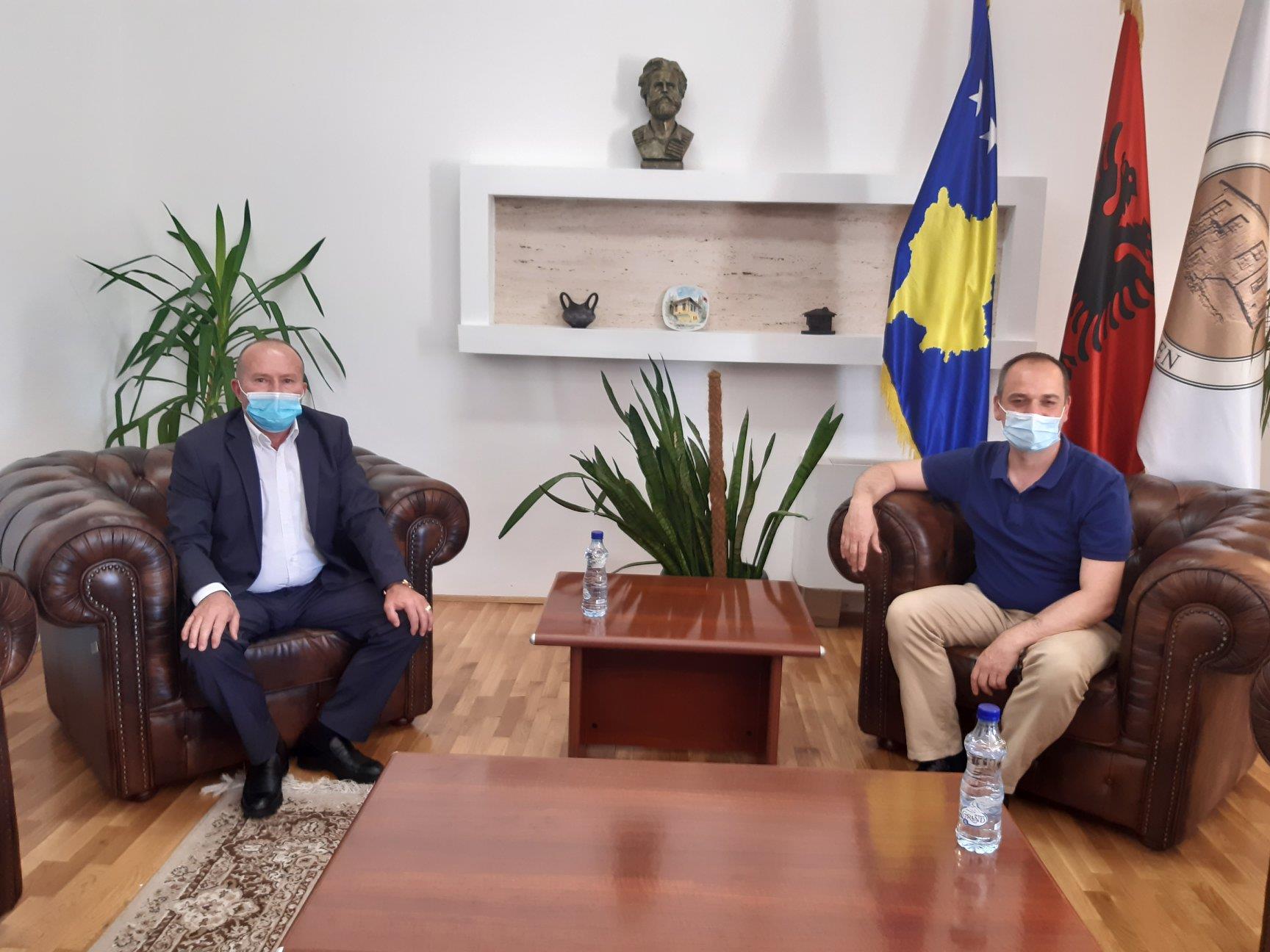Drejtori i Përgjithshëm i Agjencisë Menaxhimit Emergjent MPB z. Fadil KODRA u prit nga Kryetari i Komunës se Prizrenit z. Mytaher HASKUKA