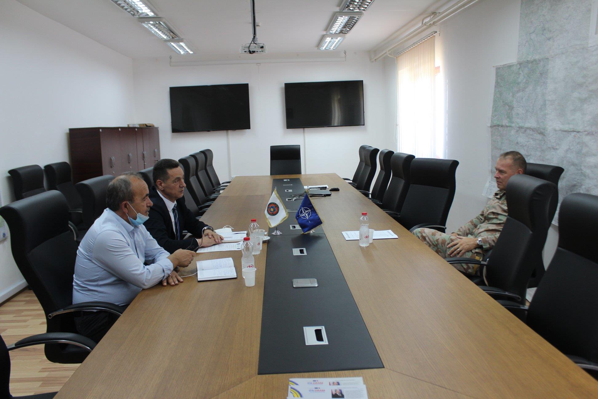 Deputy. The General Director of AME received in a working meeting Deputy. The KFOR Commander.