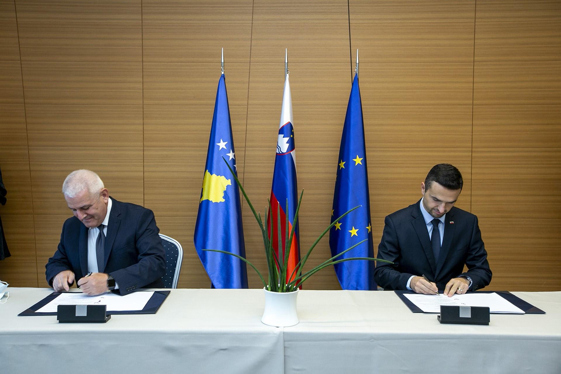 Ministri Sveçla nënshkruan marrëveshjen për mbrojtjen nga fatkeqësitë natyrore dhe fatkeqësitë e tjera me Slloveninë